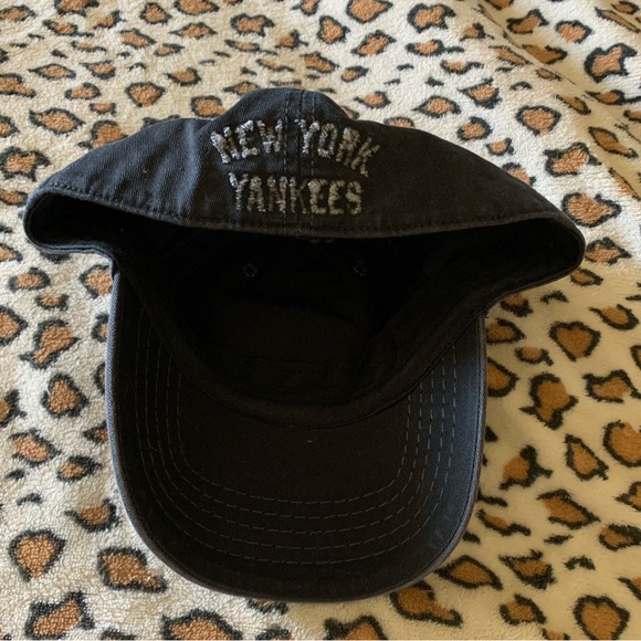 Men’s Yankee Cap - Picture 2 of 3